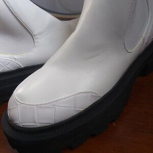 New Unilady Women's ankle BOOTS chunky, chukka white/black platform sz 9